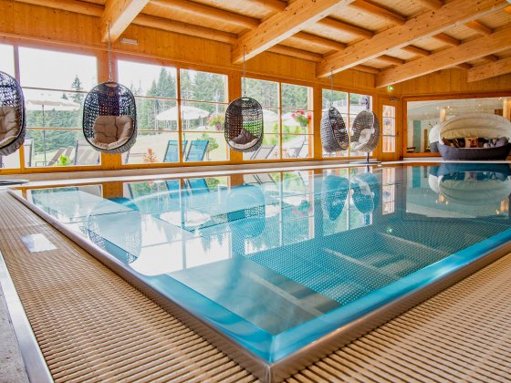 wellnesshotel koenigsleiten pool liegen