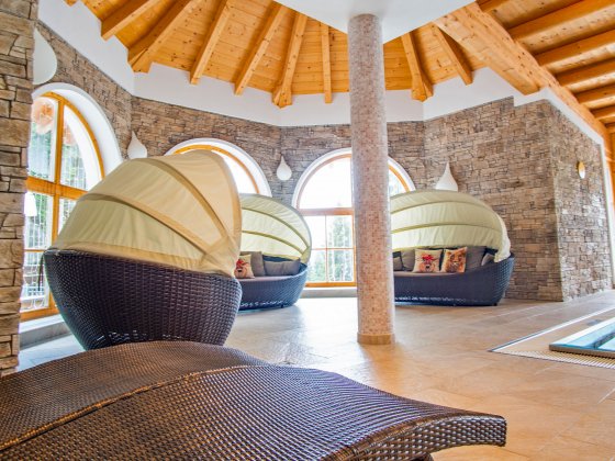 wellnesshotels koenigsleiten pool liegen